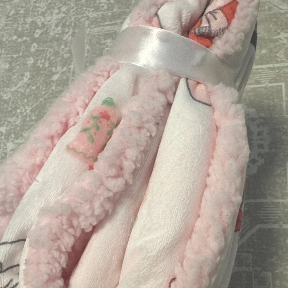 Disney Minnie Mouse Pink and White Blanket - Picture 4 of 7